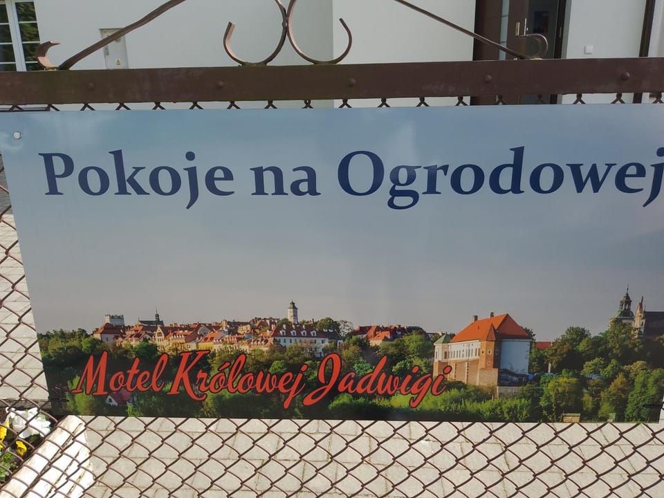Motel Królowej Jadwigi Alicja Szymańska-Pokoje na Ogrodowej Bed and Breakfast in Poland