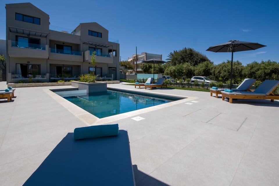 Property building, Swimming pool, Swimming pool