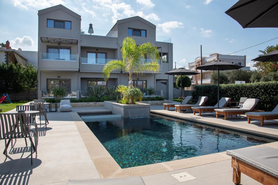 Property building, Patio, Spring, Day, Garden, View (from property/room), Garden view, Pool view, Swimming pool, Swimming pool, sunbed