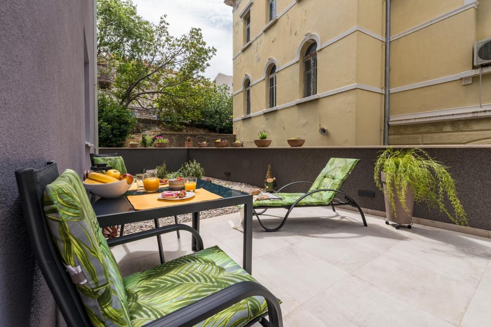 Patio, Balcony/Terrace