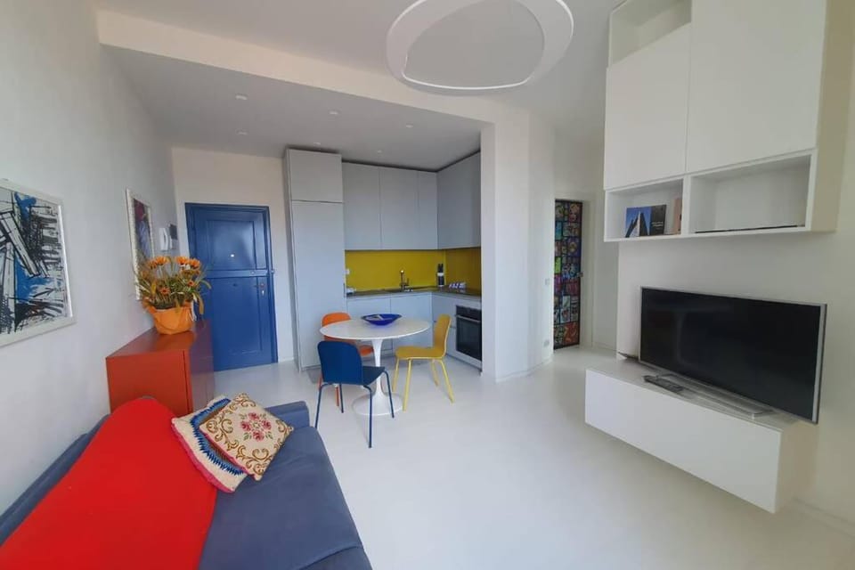 Communal lounge/ TV room, Bed, TV and multimedia, Kitchen or kitchenette, Living room, Dining area, stove