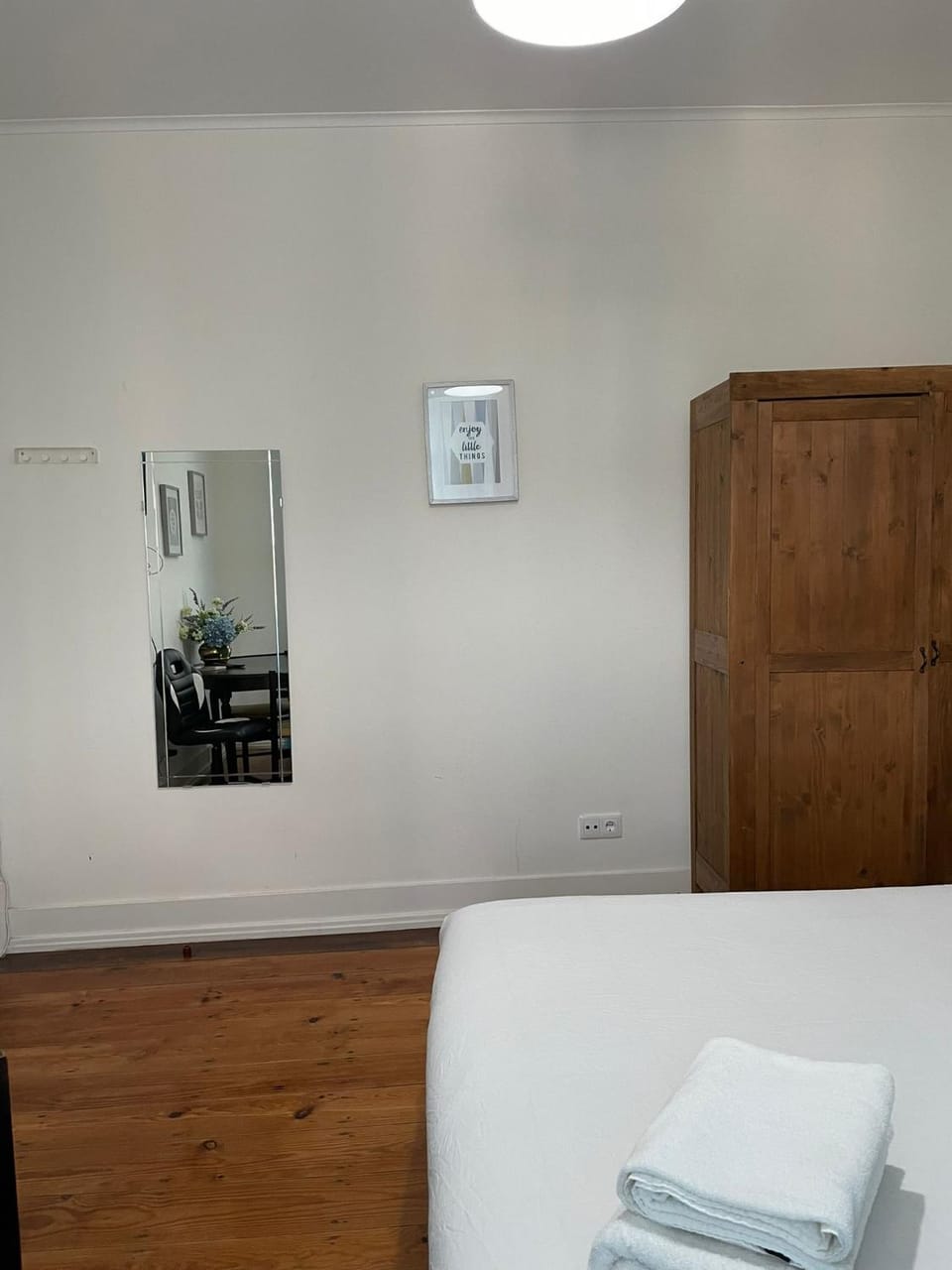 Retro M2 R4 - Lovely Double Room with Shared Bathroom Bed and Breakfast in Lisbon