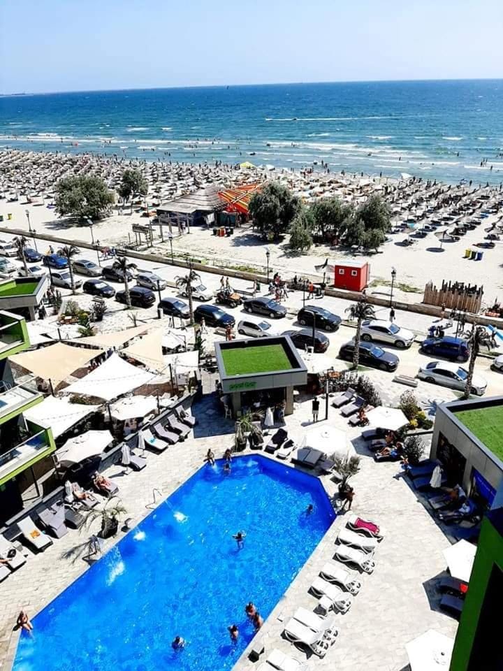 Panoramic View Black Sea in Alezzi Resort Apartment in Constanța County