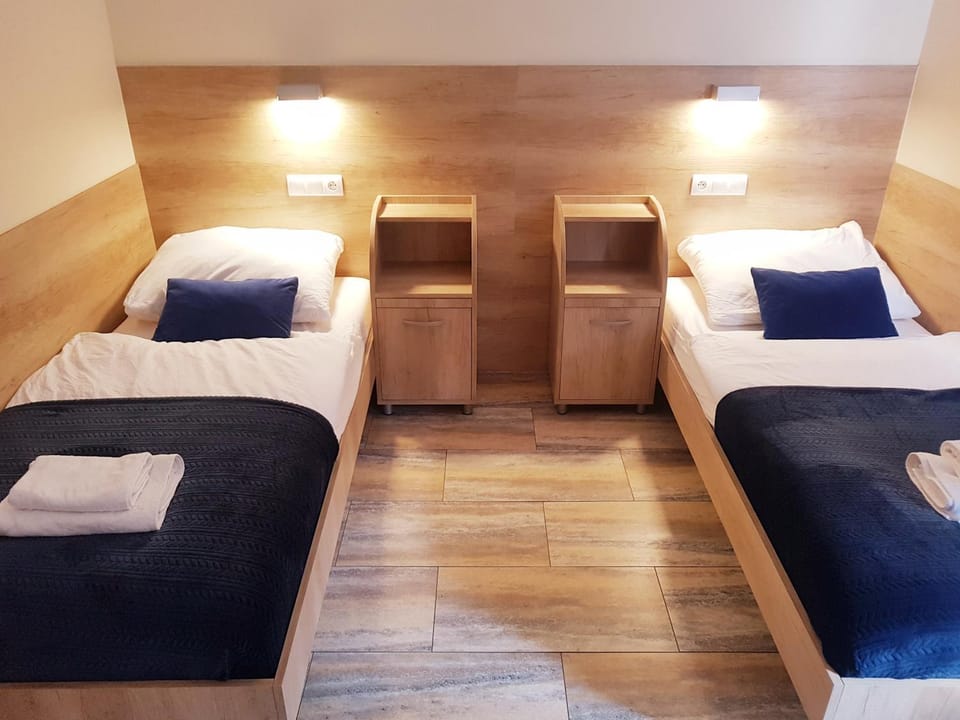 Bed, Photo of the whole room, towels
