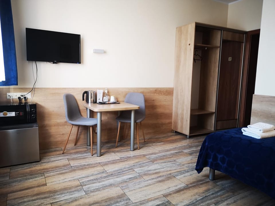 Bed, TV and multimedia, Coffee/tea facilities, Kitchen or kitchenette, Photo of the whole room, towels