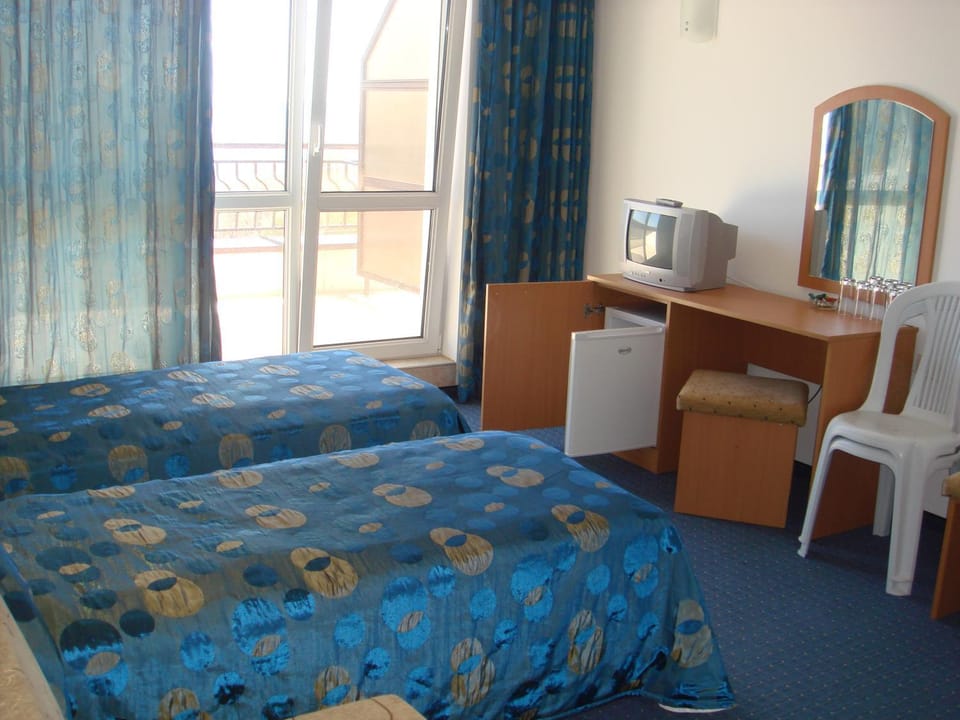 Bed, TV and multimedia, Photo of the whole room