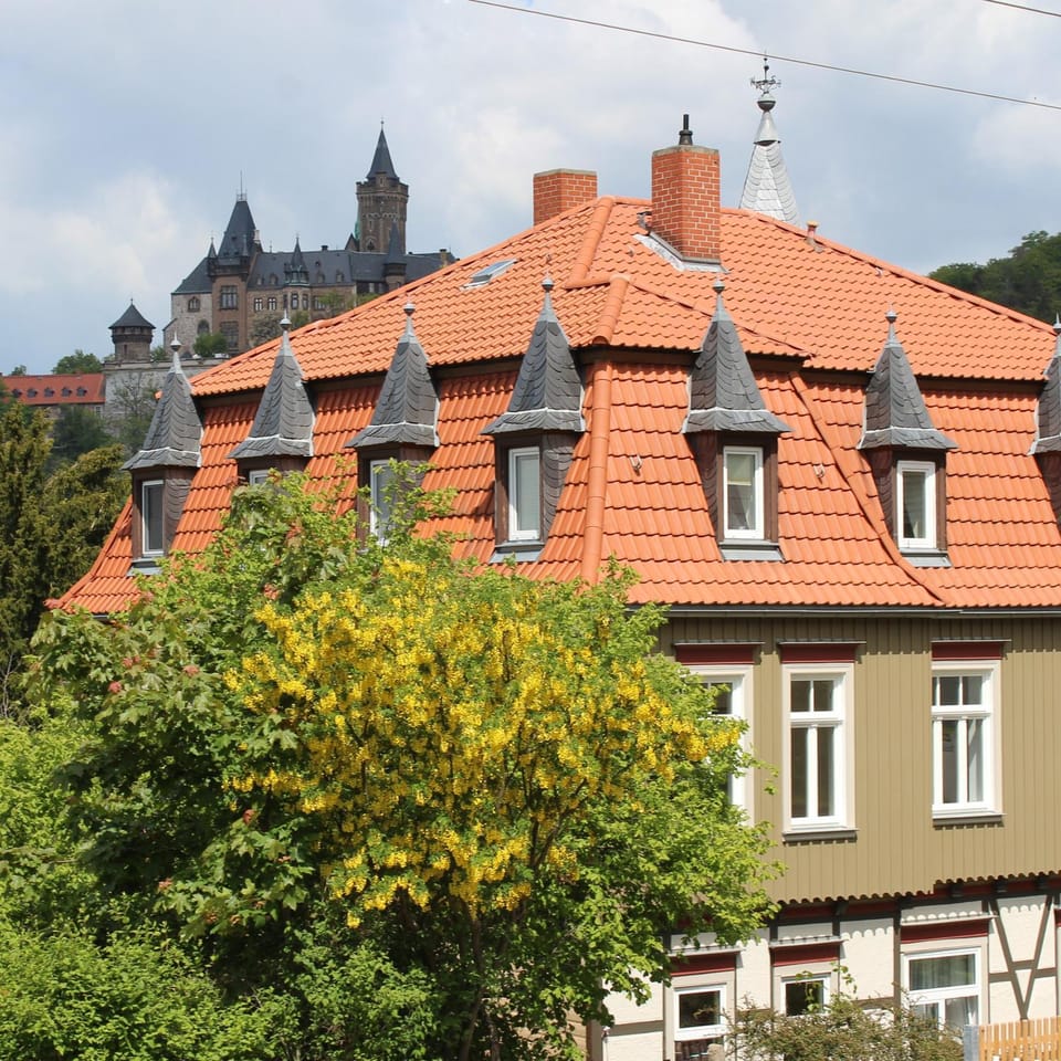 Villa Schlossblick I - Zeit zum Entspannen in exklusiver Ferienwohnung mit Panoramablick, Parkplatz, WLAN, Smart-TV Apartment in Wernigerode