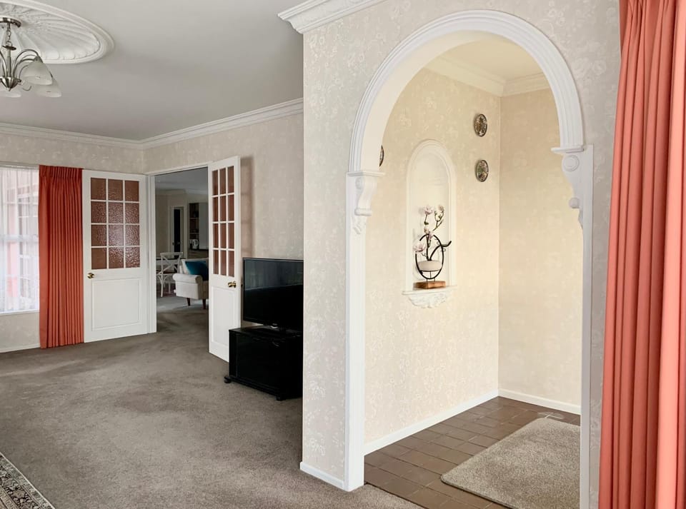 Communal lounge/ TV room, Facade/entrance, TV and multimedia, Living room