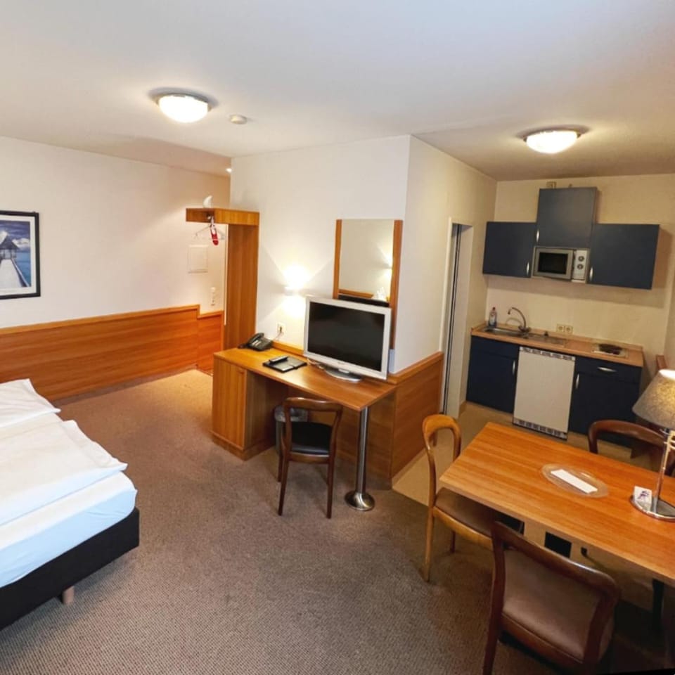 Kitchen or kitchenette, Photo of the whole room, Bedroom
