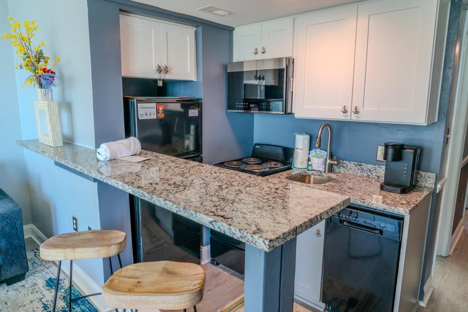 Ocean View Double Suite! Sleeps 4 Meridian Plaza 705 House in Myrtle Beach