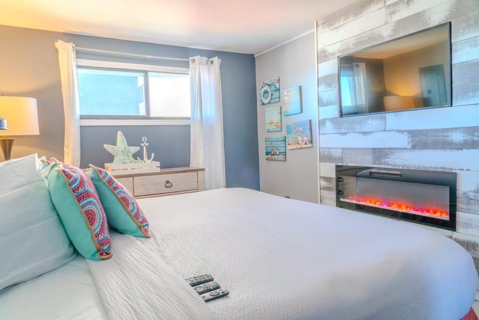 Ocean View Double Suite! Sleeps 4 Meridian Plaza 705 House in Myrtle Beach