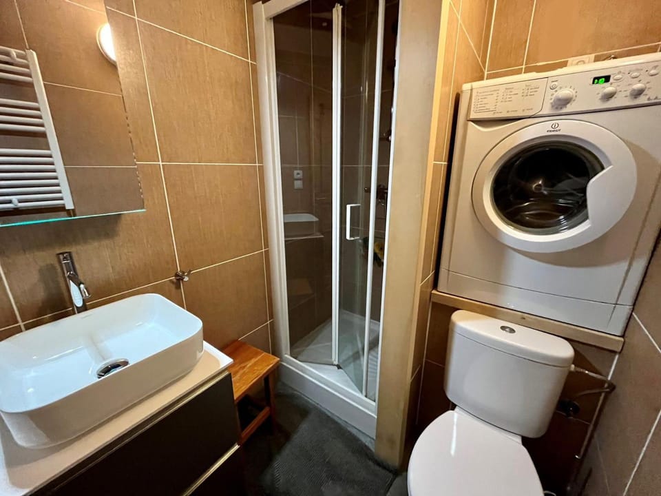 Appartement cosy rénové, 2 pièces, calme, proche pistes et commerces, parking privé - FR-1-598-77 Apartment in Les Gets
