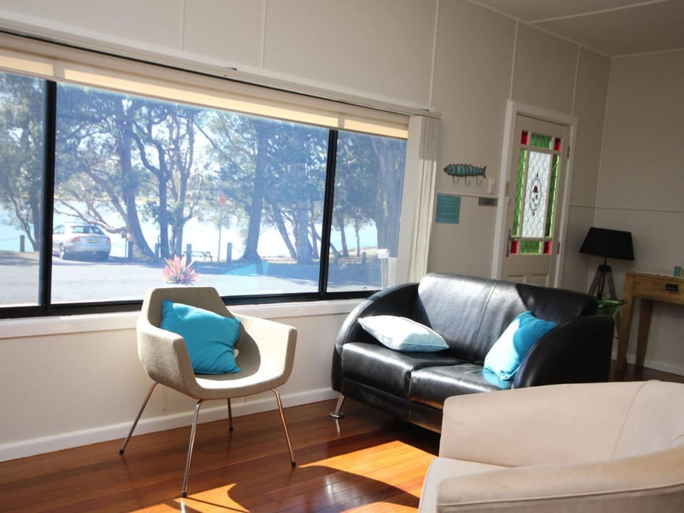 Aqua Cottage House in Lake Cathie