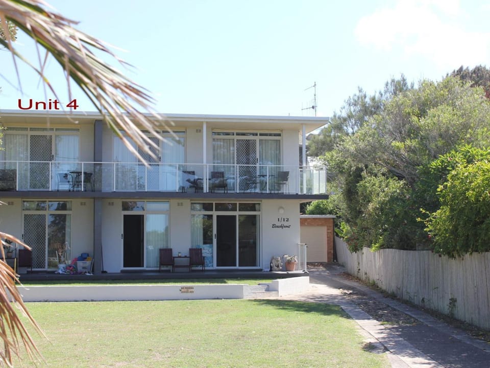 Beachfront 4 Apartment in Lake Cathie