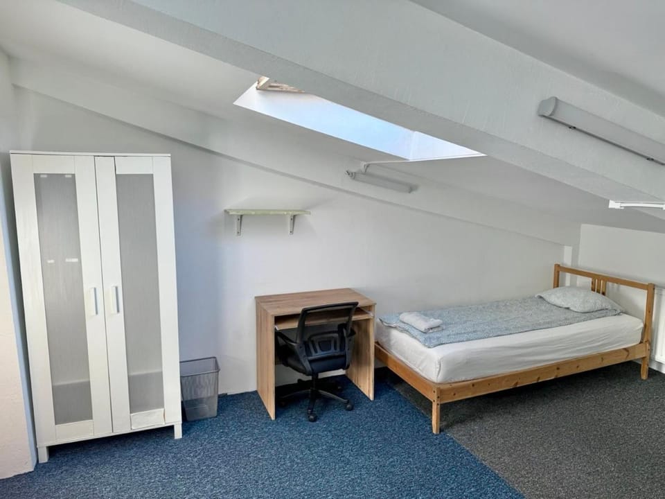 Bed, Photo of the whole room, wardrobe
