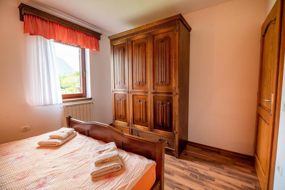 Bed, Bedroom, wardrobe