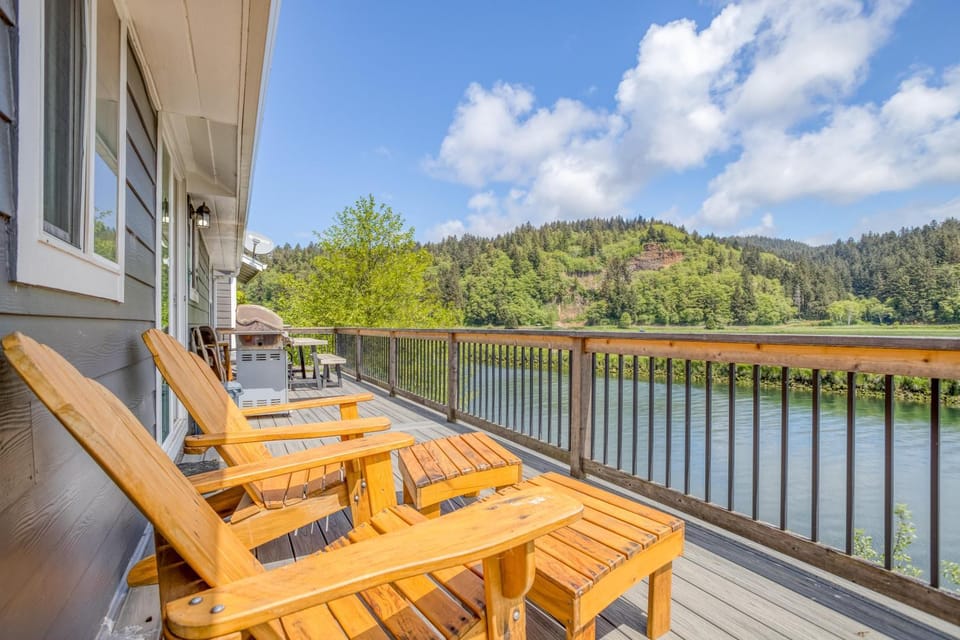 Riverfront Gem - Meredith Lodging House in Pacific City
