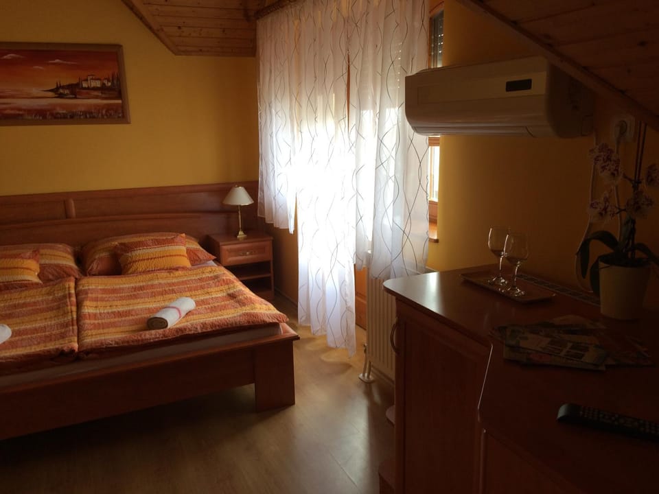 Napsugár Vendégház-Apartman Bed and Breakfast in Hungary