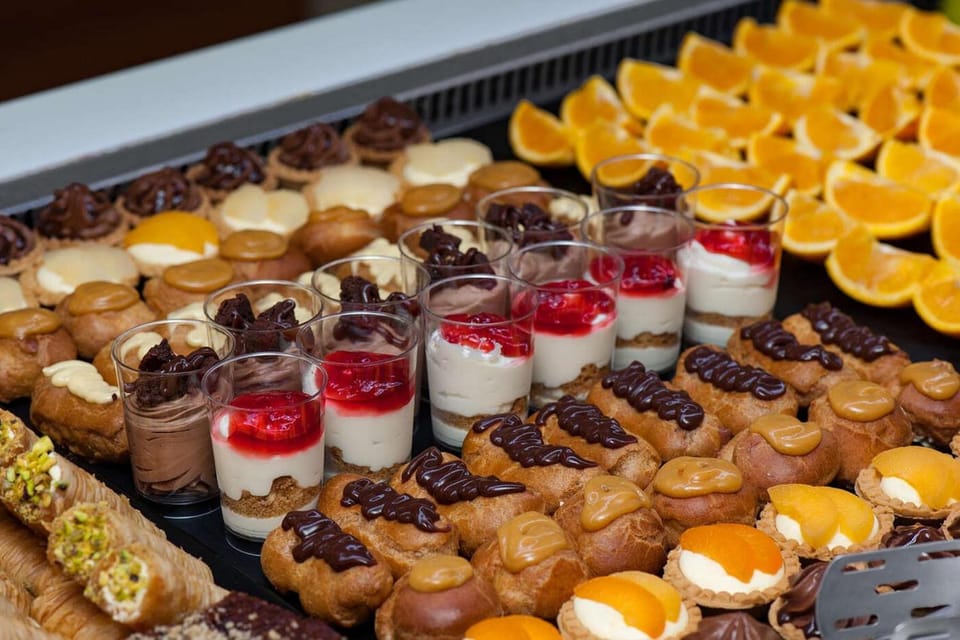 Restaurant/places to eat, Food and drinks, Breakfast, Buffet breakfast