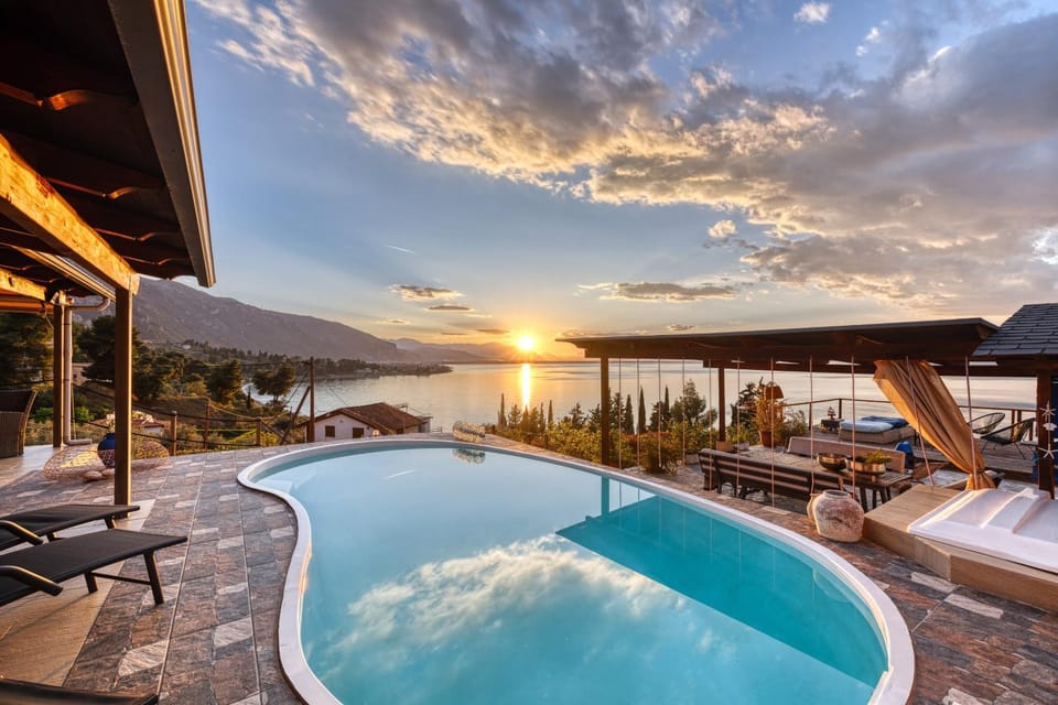 Patio, Nearby landmark, Day, Natural landscape, BBQ facilities, View (from property/room), Balcony/Terrace, City view, Lake view, Landmark view, Mountain view, Pool view, Sea view, Street view, Swimming pool, Sunrise, Sunset, Quiet street view, Inner courtyard view, sunbed