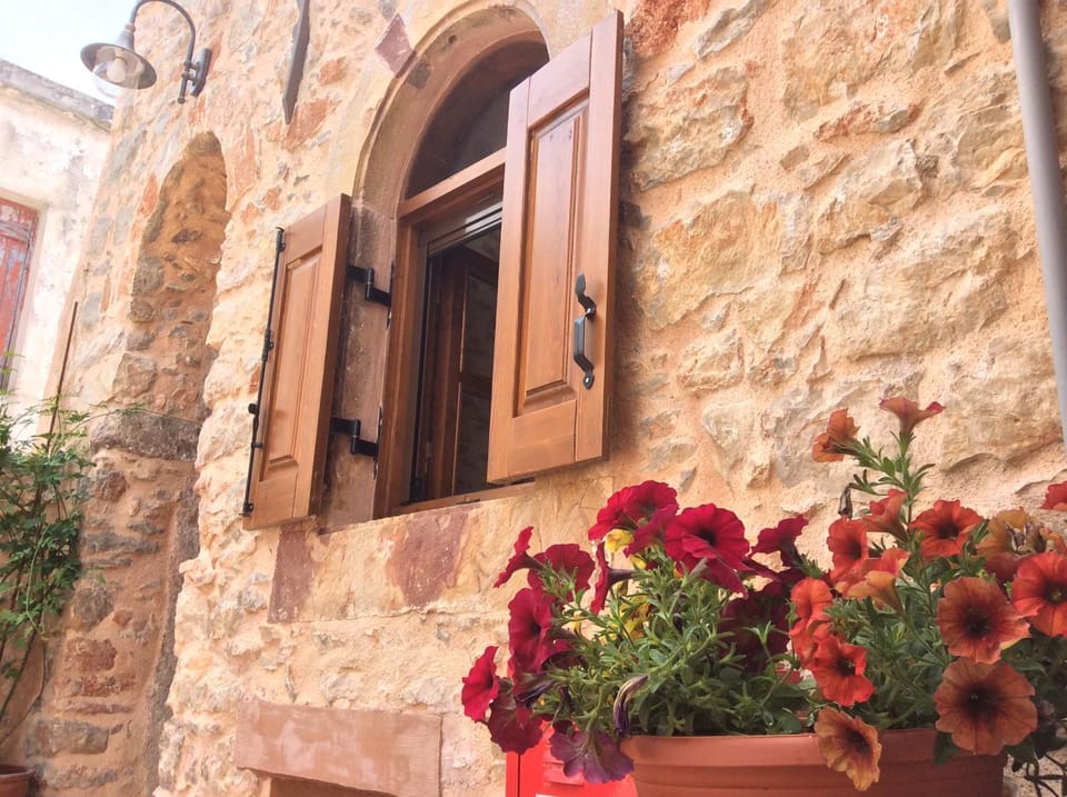 Patio, Facade/entrance