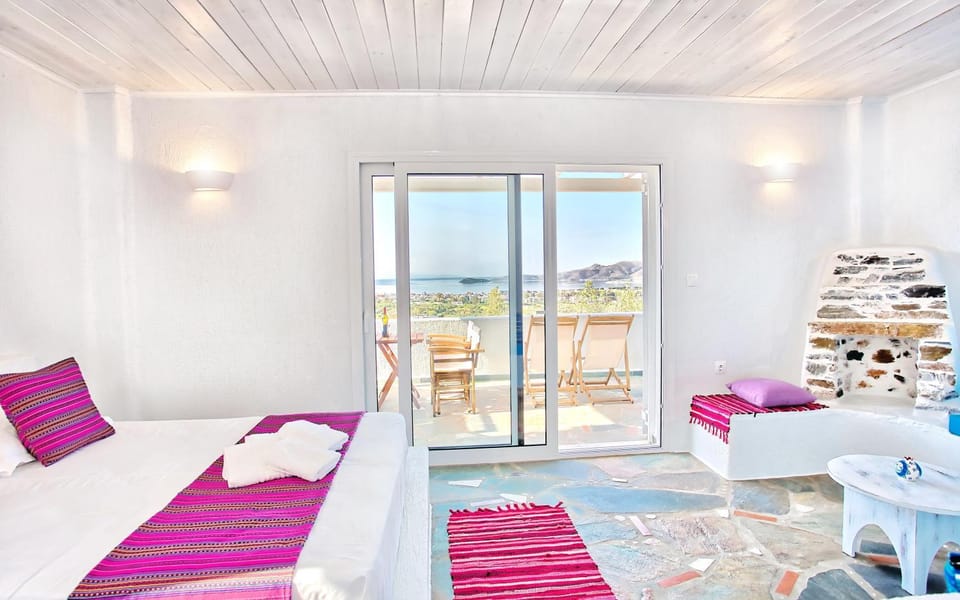 Bed, Natural landscape, View (from property/room), Balcony/Terrace, Living room, Photo of the whole room, Seating area, Dining area, Bedroom, towels