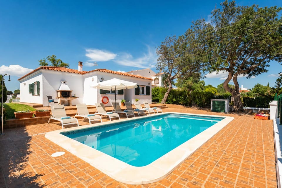 Property building, Patio, Day, Garden, Garden view, Pool view, Swimming pool, sunbed