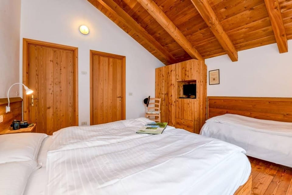 Property building, Living room, Bedroom