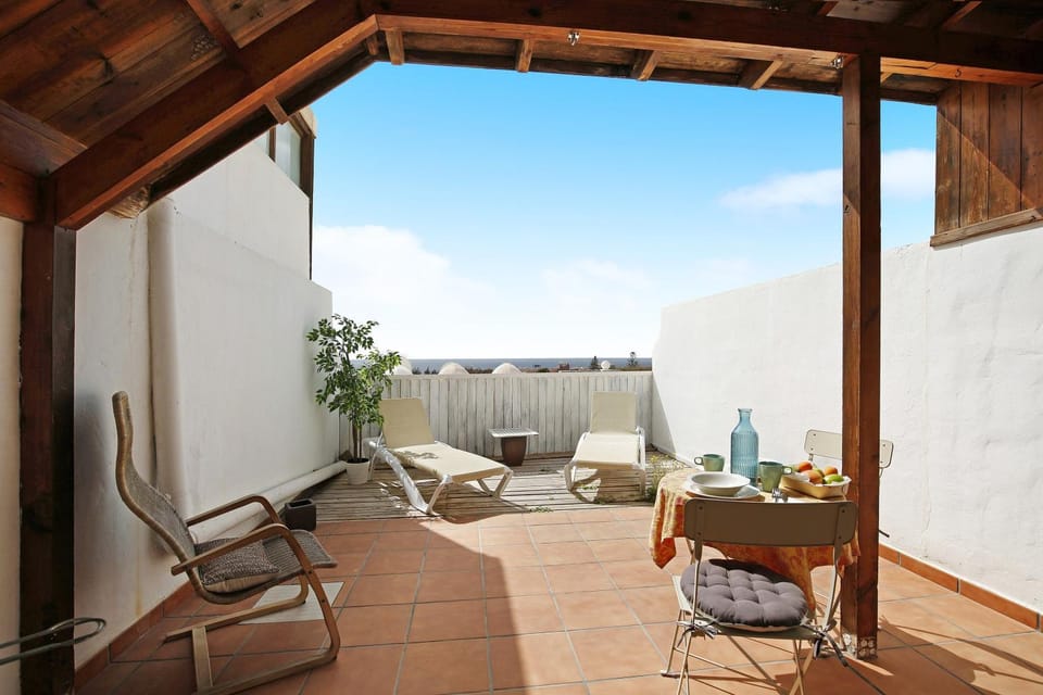 Property building, Balcony/Terrace, Living room