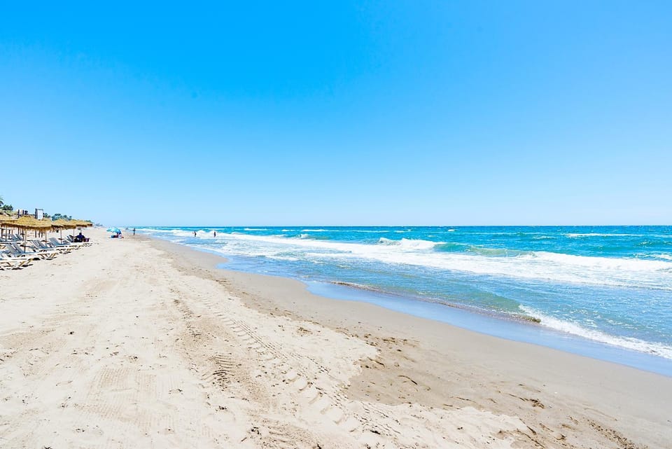 Elviria Playa White Pearl Beach Apartment in Marbella