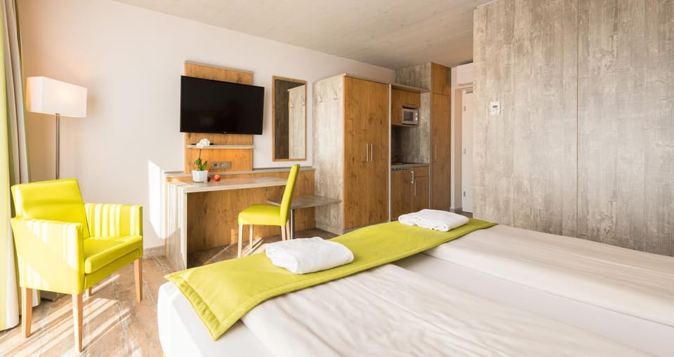 Bed, TV and multimedia, Photo of the whole room