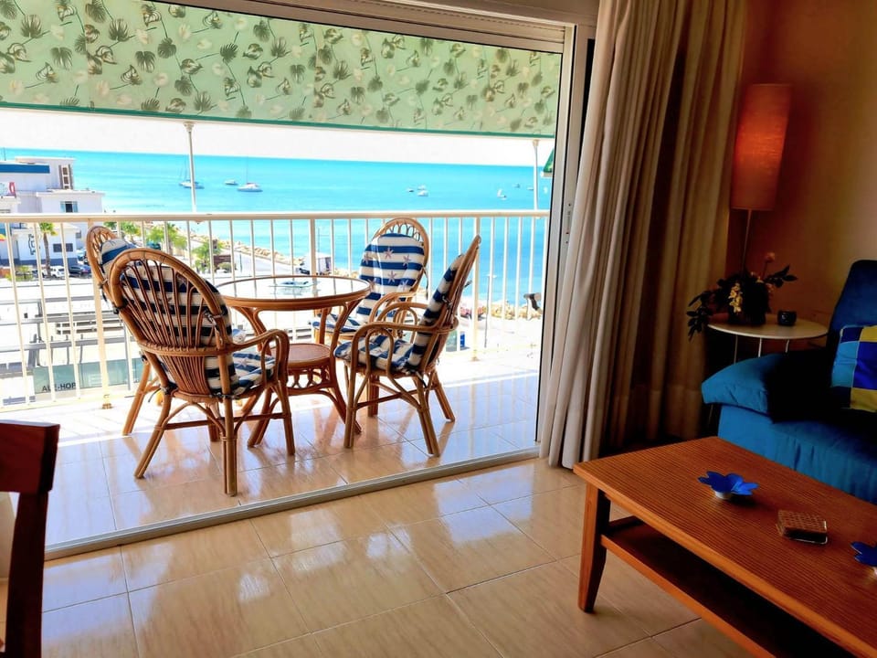 APARTAMENTO EN PRIMERA LINEA DE PLAYA CON INCREIBLES VISTAS Apartment in Santa Pola