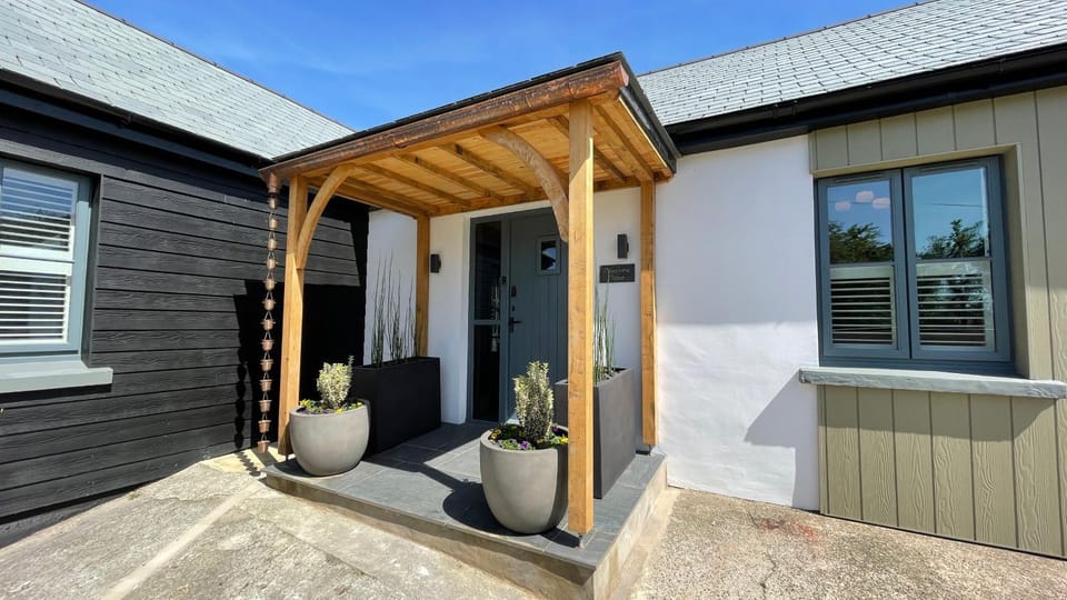 Property building, Internal: Not applicable to any particular room
