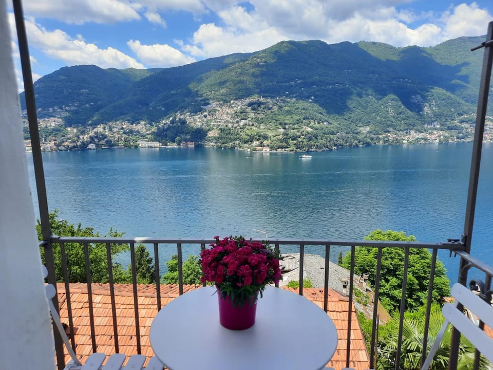 Balcony/Terrace, Lake view