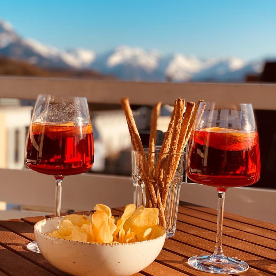 Balcony/Terrace, Food and drinks