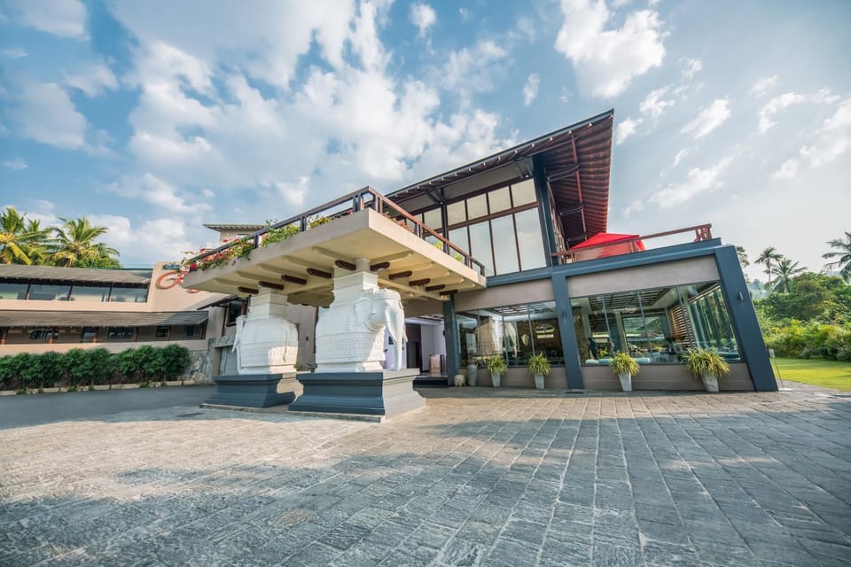 Facade/entrance