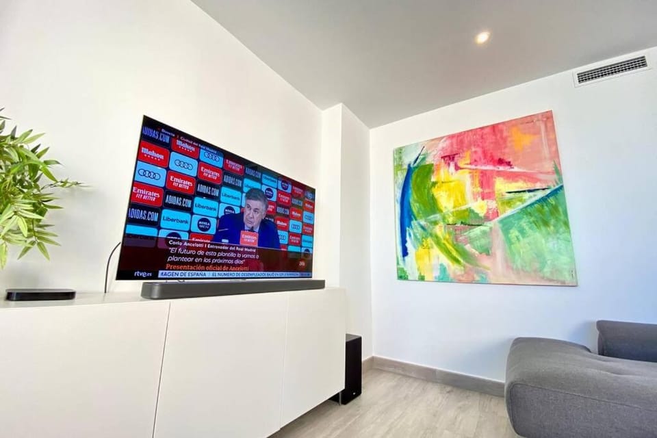 Communal lounge/ TV room, TV and multimedia, Living room