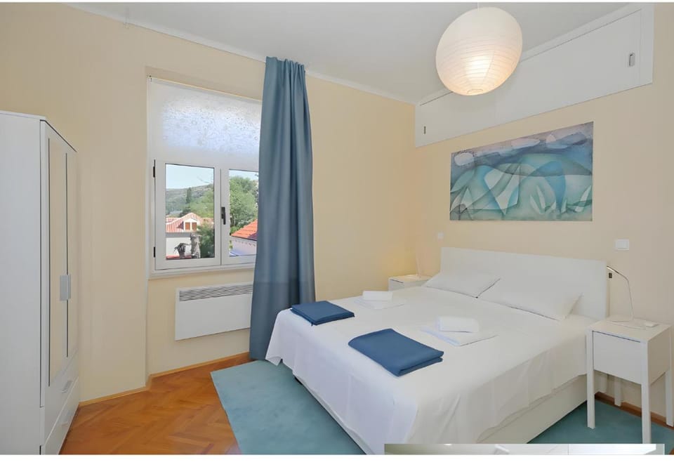 Bed, Bedroom, heating, wardrobe
