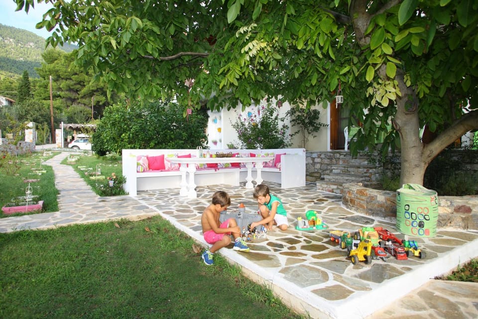 Communal lounge/ TV room, Area and facilities