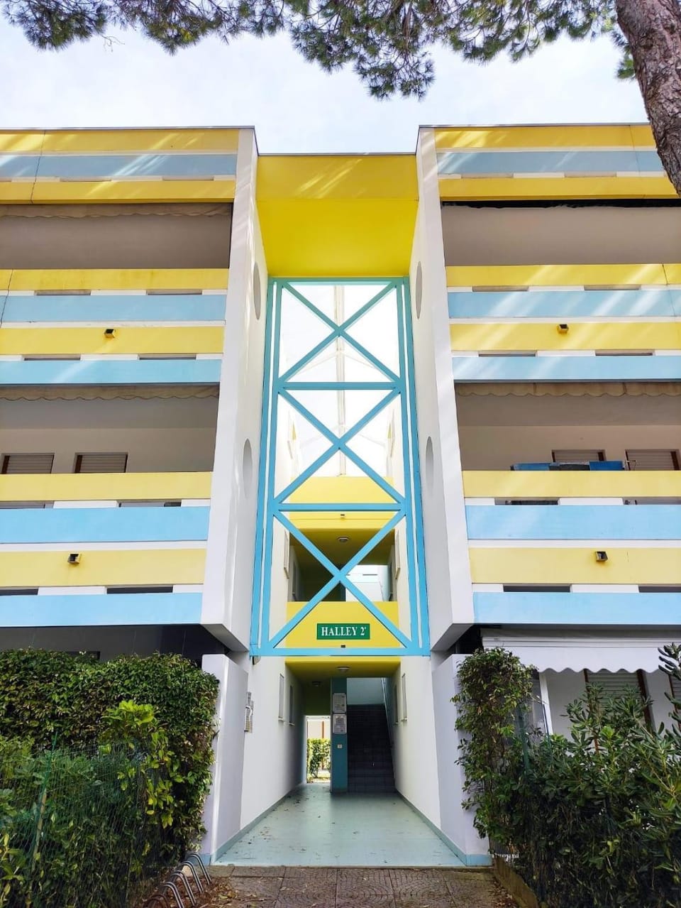 Facade/entrance