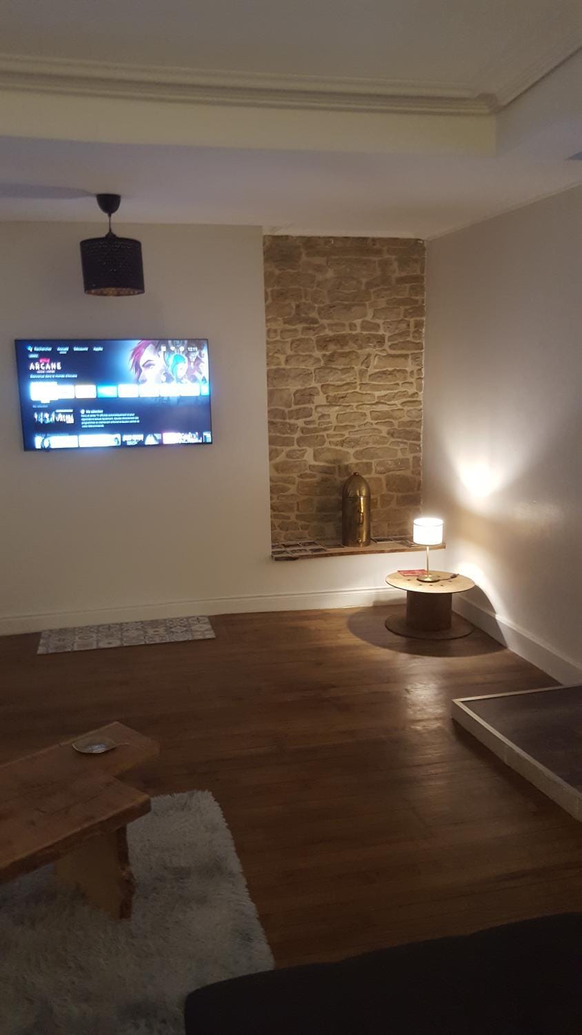 Appartement spacieux et atypique Apartment in Wallonia, Belgium