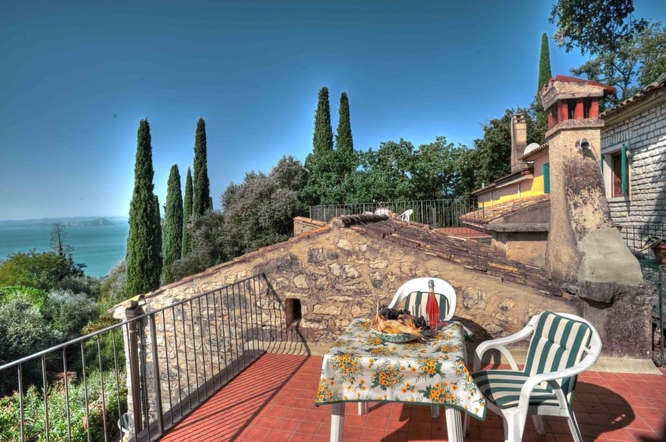 Villa La Limonaia Garda, extraordinary silent position, great lake view House in Lake Garda