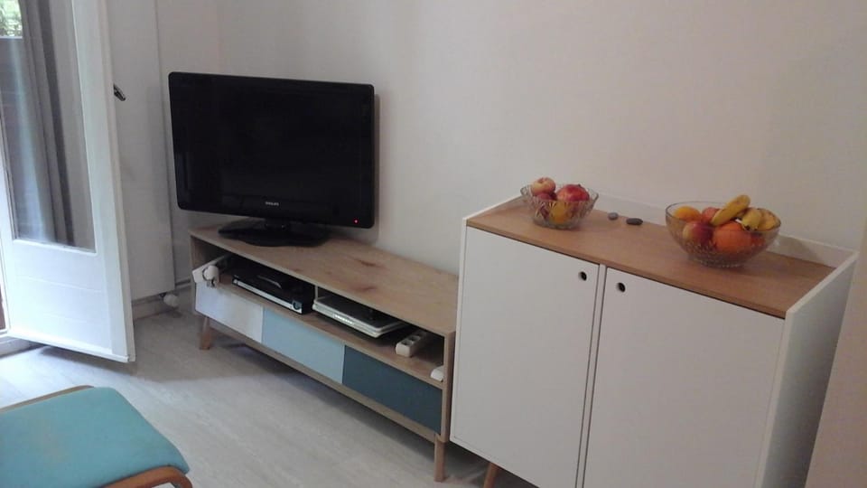 TV and multimedia, Living room, locker