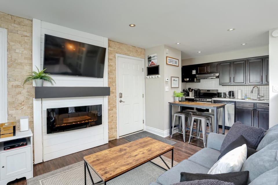 Blue Mountain Creekside Studio at North Creek Resort Apartment in Grey Highlands