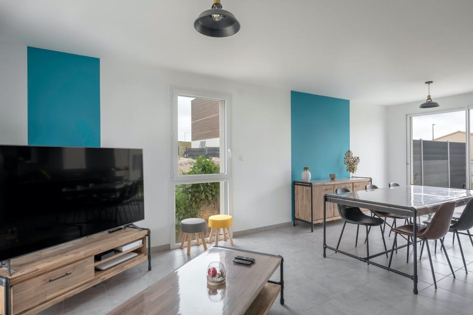 Communal lounge/ TV room, Living room