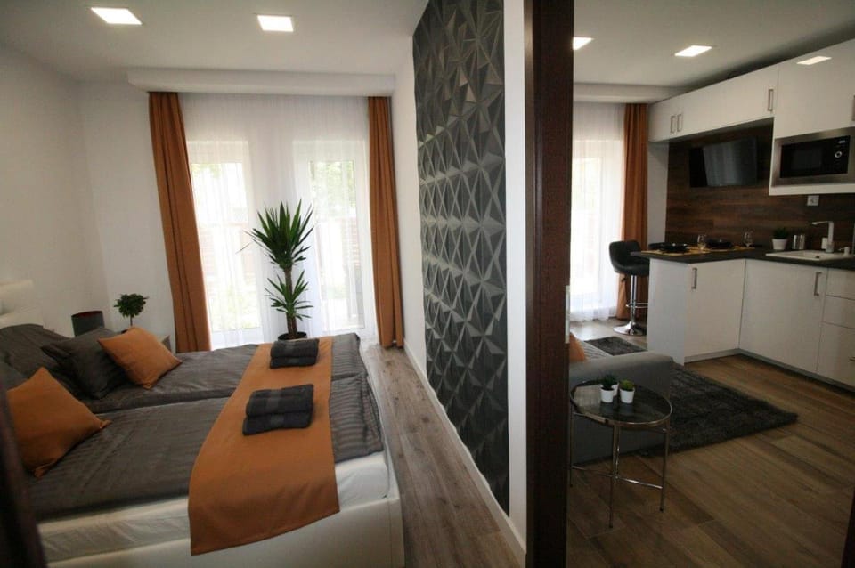 TV and multimedia, Kitchen or kitchenette, Living room, Dining area