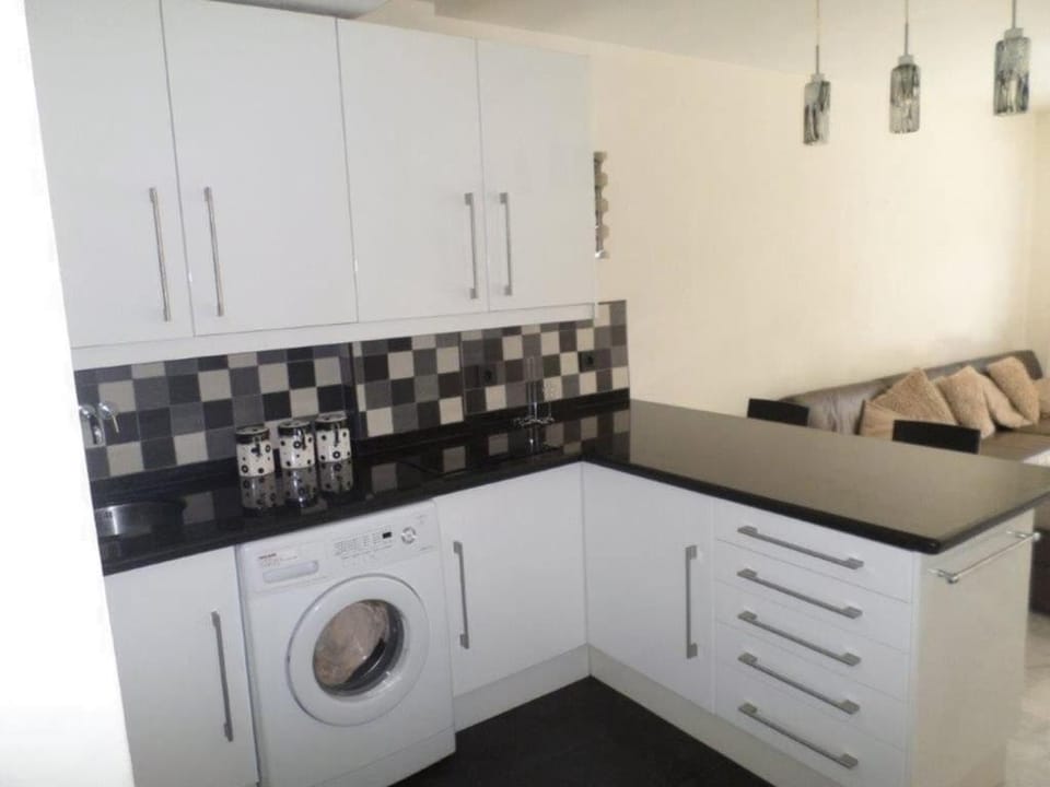 Modern 2 bedroom Penthouse with huge private roof top terrace,free parking and free WIFI Apartment in Benalmadena