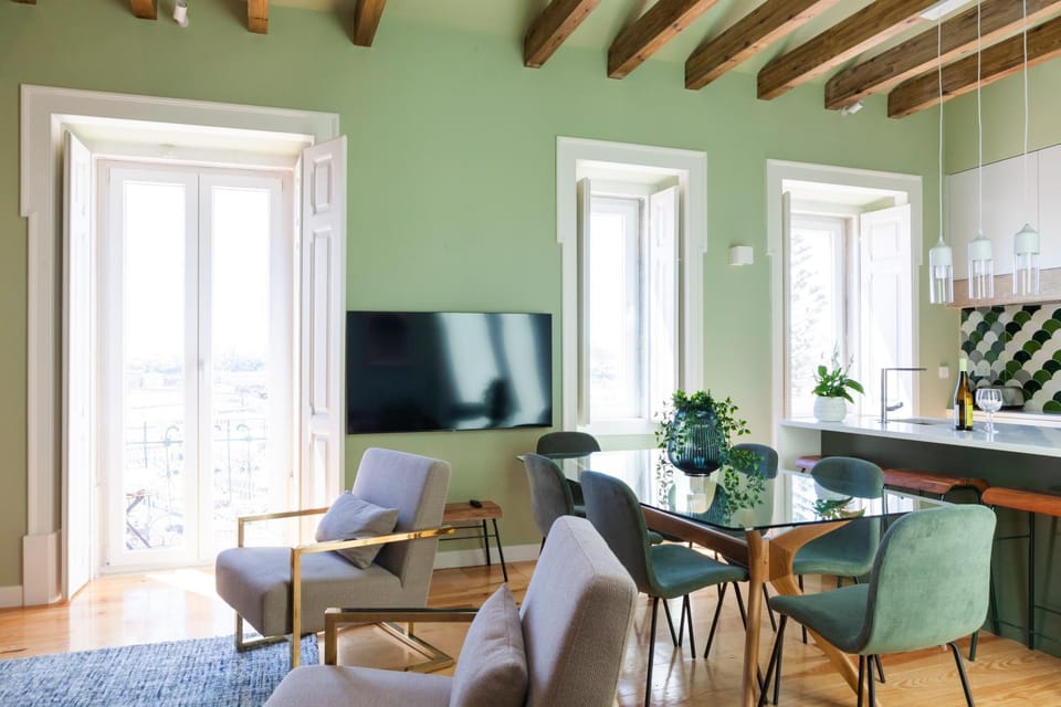 Lisbon Panoramic View -3Bedrs+3Baths+ Balconies+AC Apartment in Lisbon