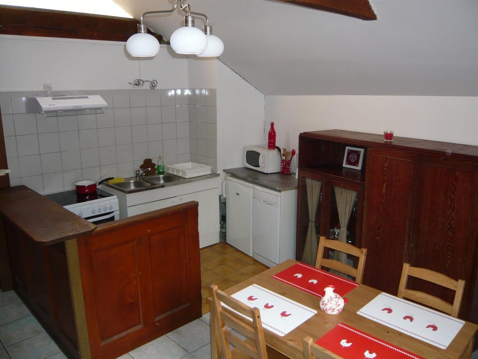 Kitchen or kitchenette, Dining area, dishwasher, minibar, pet friendly, stove