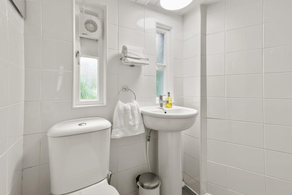 Shower, Bathroom, towels